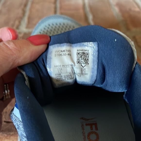 Saucony Omni 19 Athletic Shoes - Picture 9 of 10